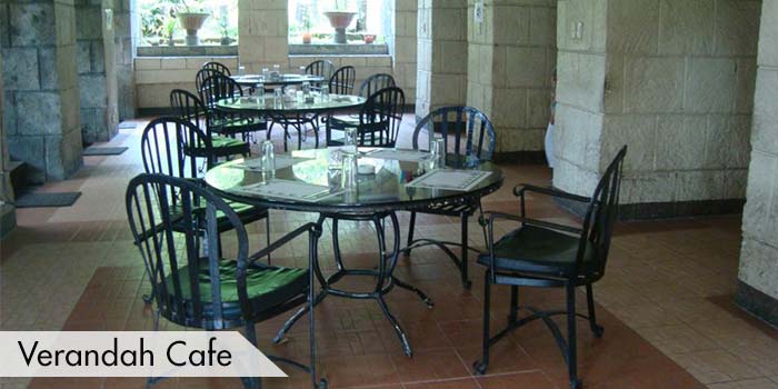 Club Intramuros高尔夫球场的阳台咖啡馆